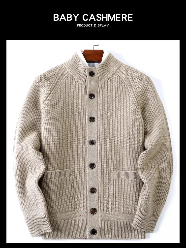 Cardigan de punto acanalado beige para hombre con cuello alto y botones