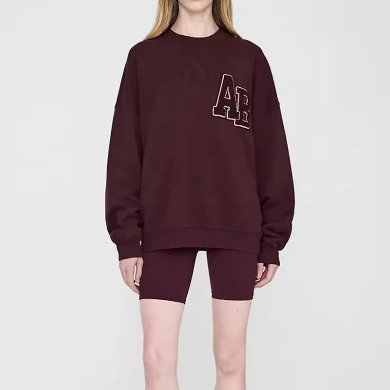 Sweatshirt til kvinder med rund hals og print i grå, bordeaux, sort eller hvid