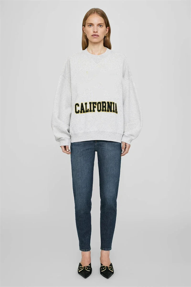 Sweatshirt til kvinder med rund hals og print i grå, bordeaux, sort eller hvid