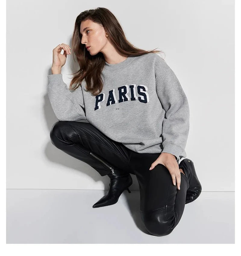 Sweatshirt til kvinder med rund hals og print i grå, bordeaux, sort eller hvid