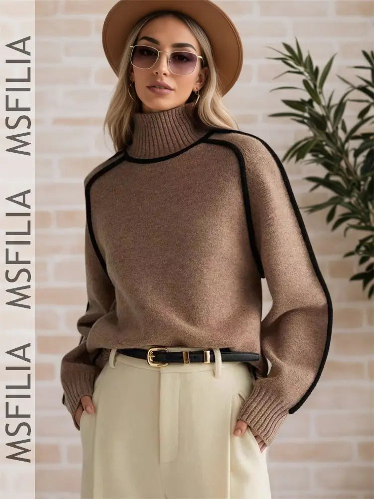 Pull Col Roulé Femme Beige avec Bordures Contrastées Noires, Manches Longues