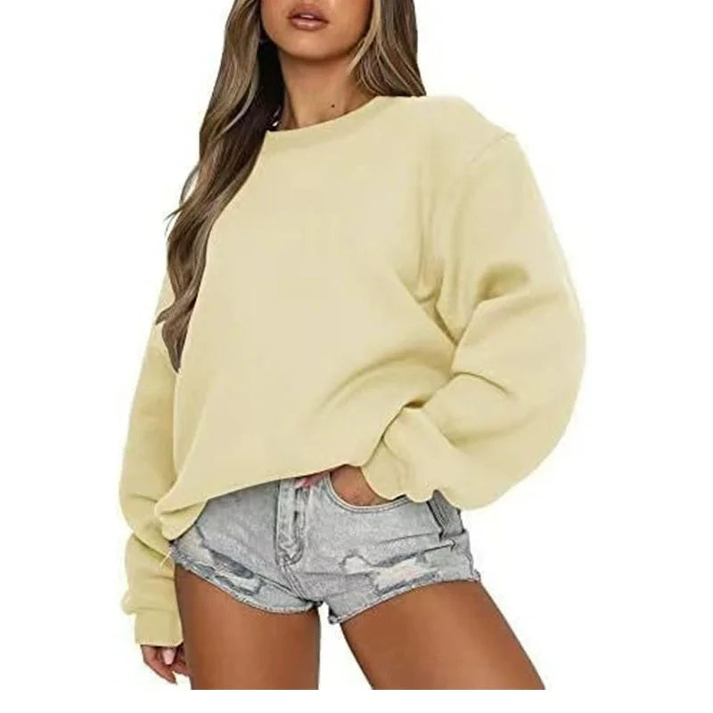 Ensfarvet, løstsiddende sweatshirt til kvinder med rund hals og lange ærmer