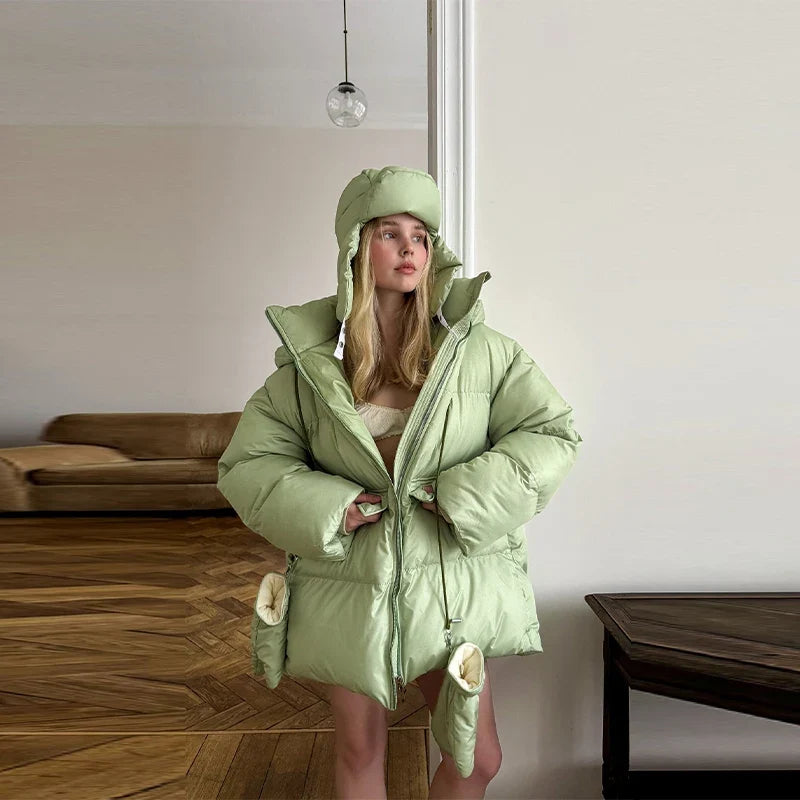 Kort oversized dunjakke til kvinder med hætte og integrerede vanter