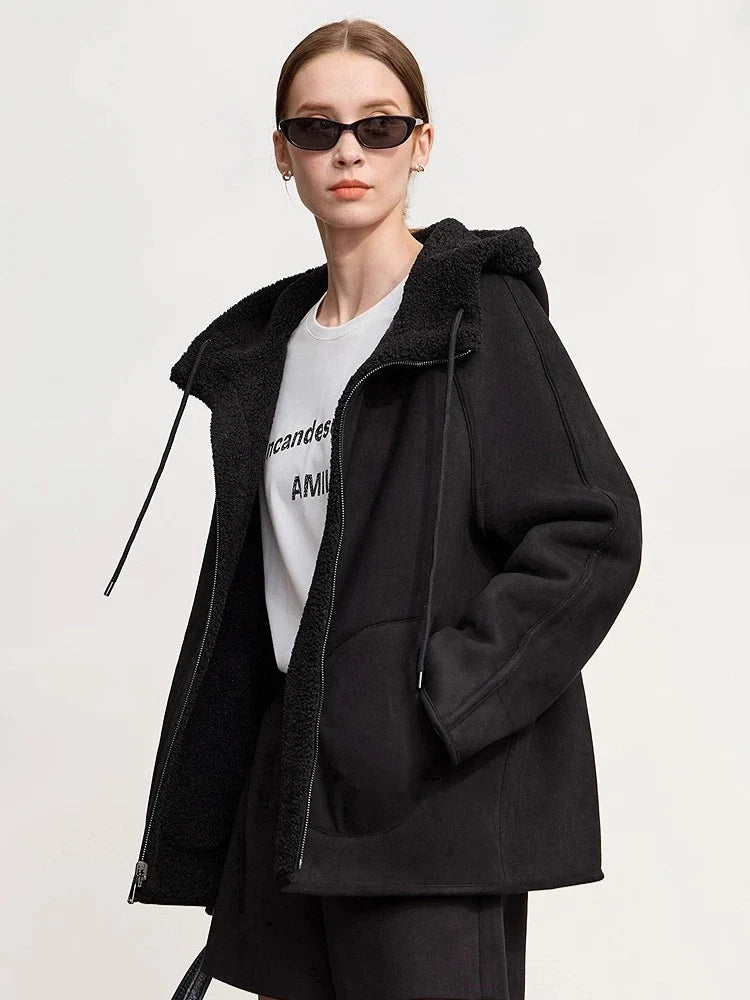 Giacca con cappuccio beige/cachi in tessuto morbido foderato effetto montone da donna