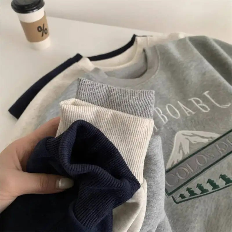 Ledig rundhalsad sweatshirt för dam med bergstryck och långa ärmar