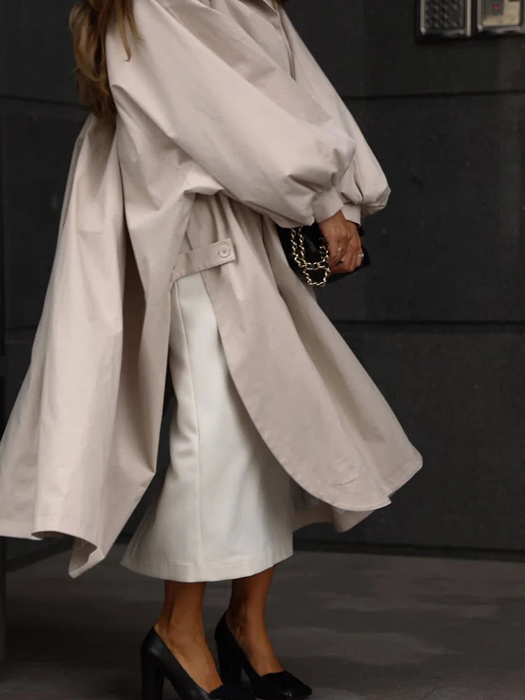 Trench-coat lungo e ampio da donna con maniche a sbuffo