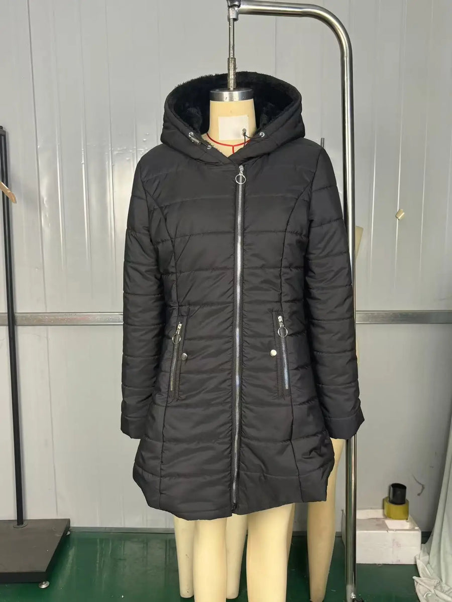 Cappotto lungo trapuntato nero da donna con cappuccio e fodera calda