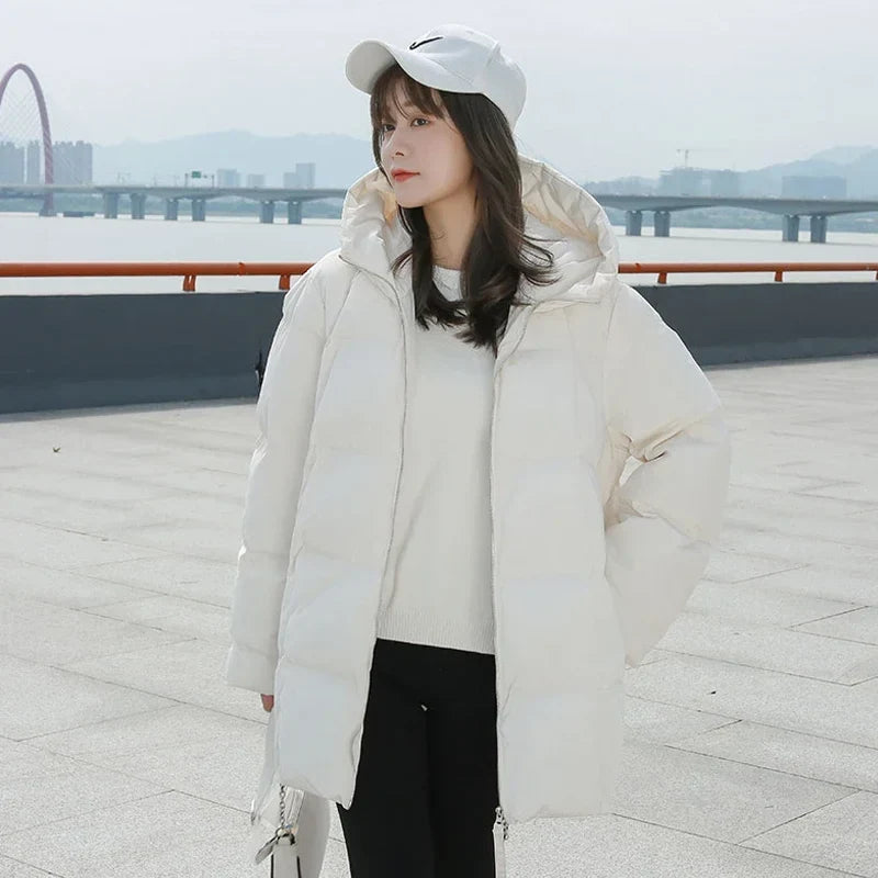 Piumino corto trapuntato oversize bianco da donna con cappuccio