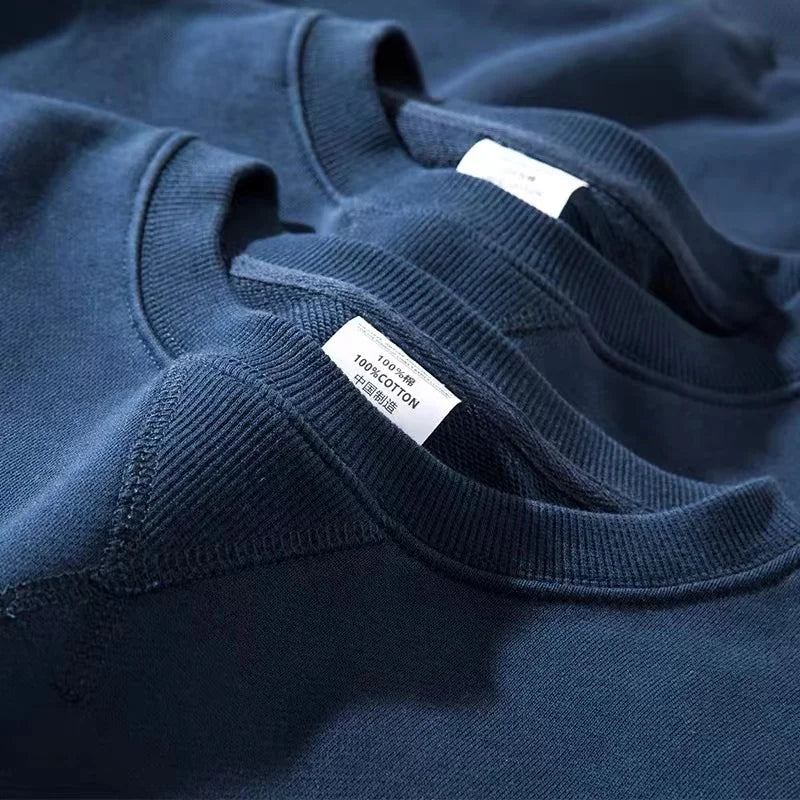 Ensfarvet sweatshirt med rund hals og lange ærmer