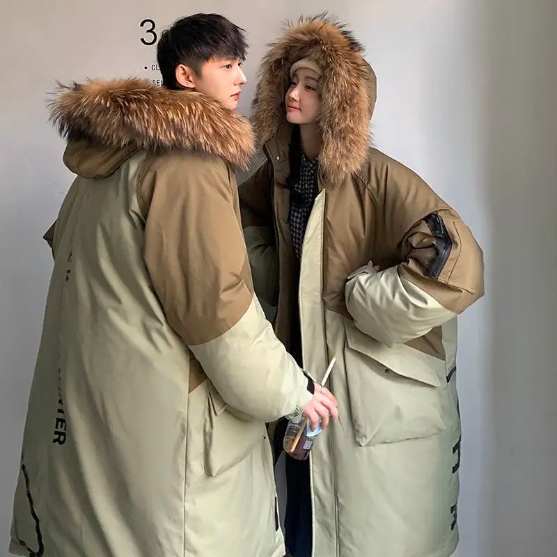 Doudoune longue unisexe bicolore kaki et beige avec capuche à fausse fourrure