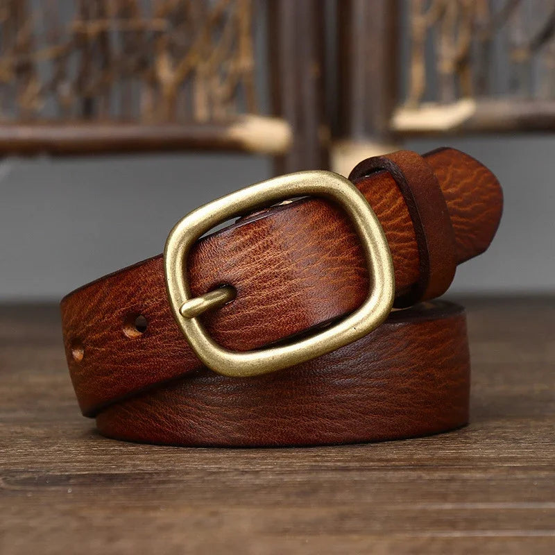 Brede zwarte riem met textuur en rechthoekige gouden gesp met pin
