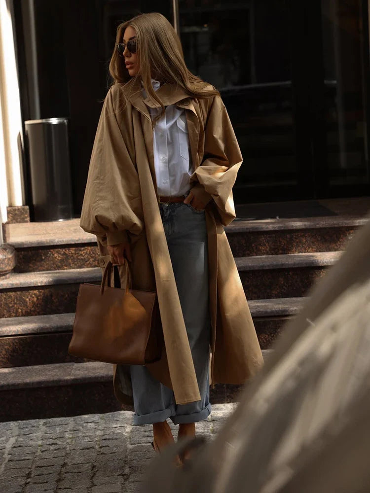 Trench-coat lungo e ampio da donna con maniche a sbuffo