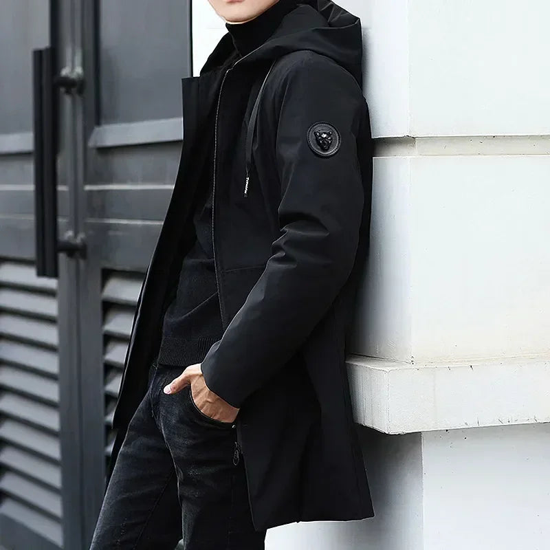 Cappotto lungo nero da uomo con cappuccio, foderato, stile parka