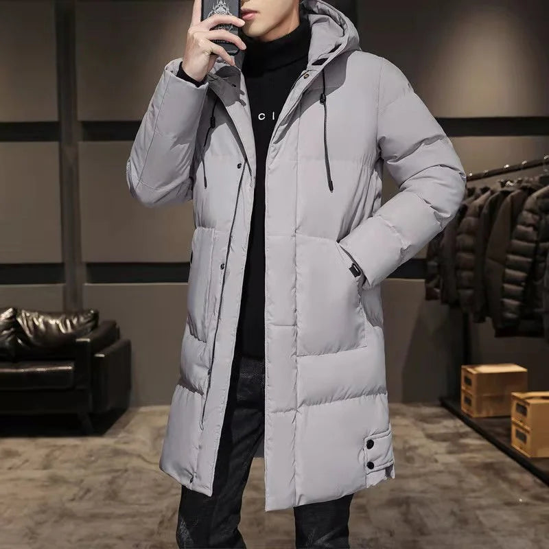 Cappotto invernale lungo trapuntato con cappuccio da uomo, disponibile in diversi colori