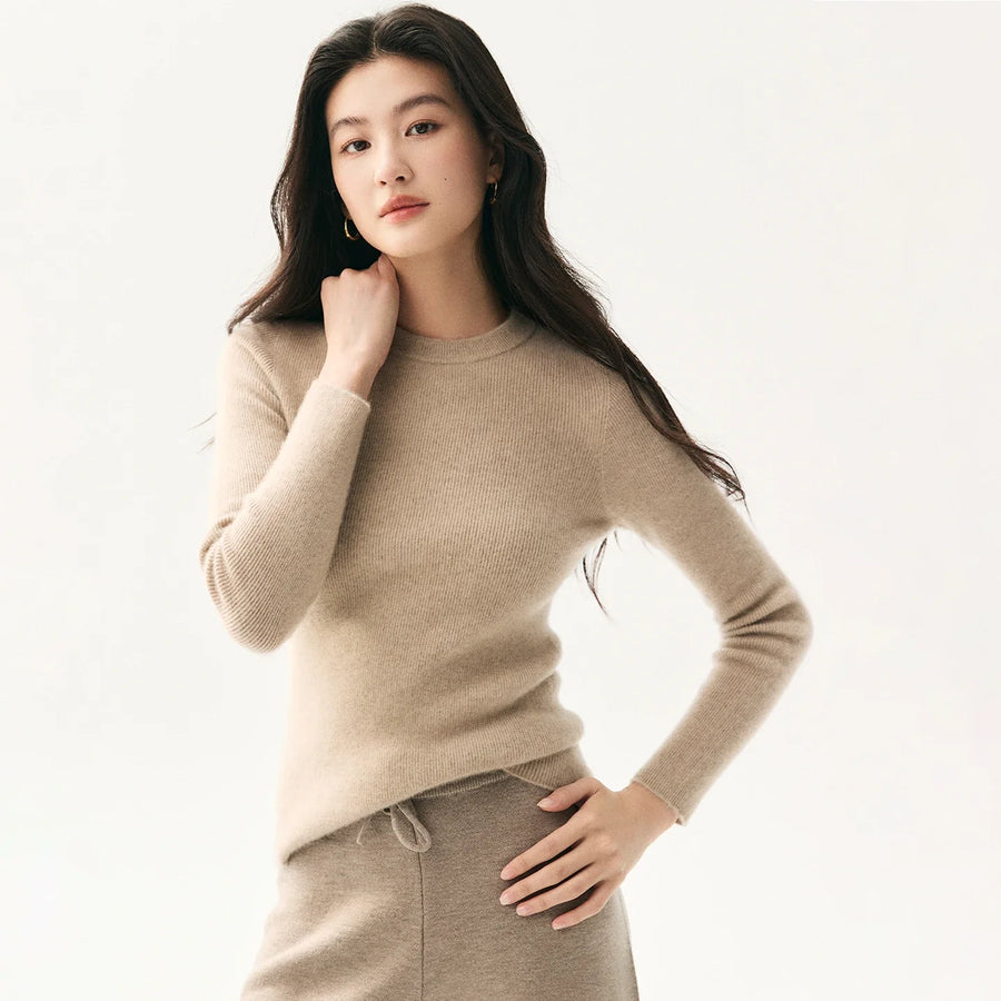 Pull fin côtelé femme à manches longues et col rond gris