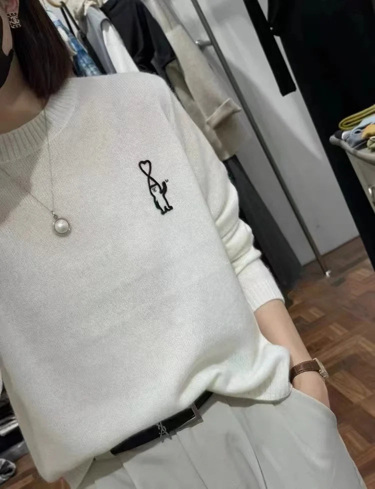Maglione da donna con collo rotondo, motivo ricamato e colori a tinta unita