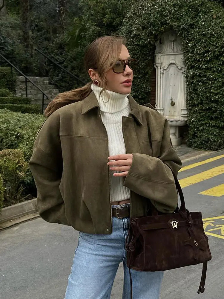 Cazadora corta de aviador de mujer de color liso, con cuello de solapa y mangas amplias