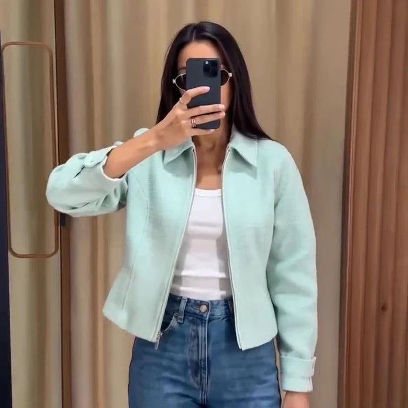 Women's short straight-cut mint jacket with shirt collar and zip closure