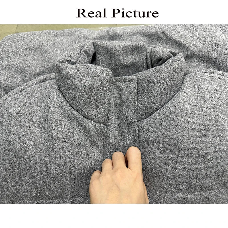 Gilet trapuntato grigio senza maniche con collo alto e tasche