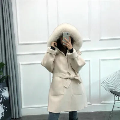 Abrigo elegante para mujer con capucha y mangas con ribete de piel sintética, cinturón extraíble