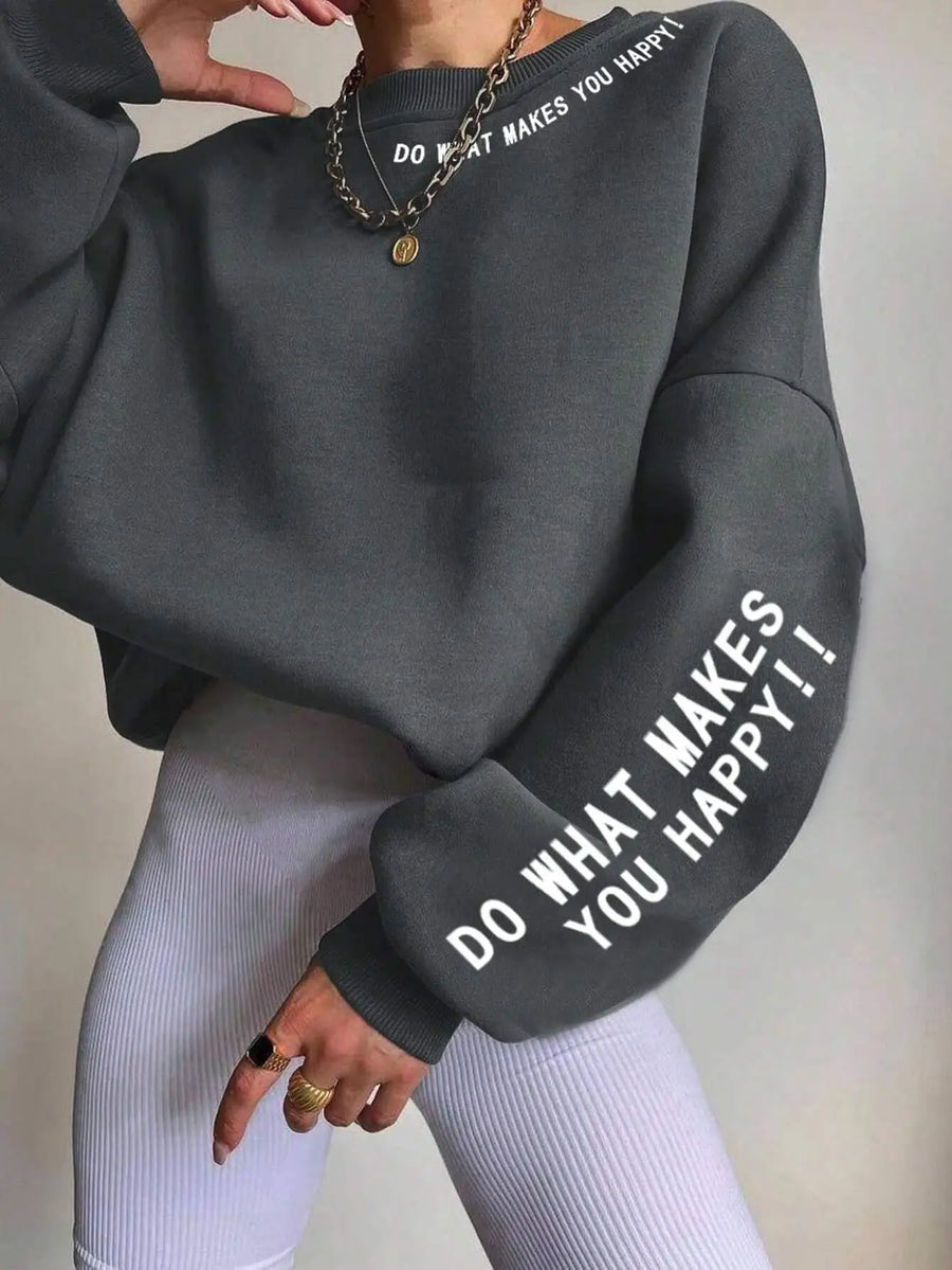 Sweatshirt til kvinder med rund hals, tekst på ærmer og skulder: "DO WHAT MAKES YOU HAPPY"