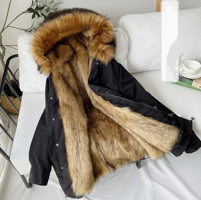 Parka nero da uomo con fodera spessa in finta pelliccia e cappuccio con bordo in pelliccia