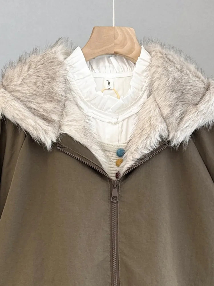 Veste bomber femme avec capuche bordée de fausse fourrure et fermeture éclair