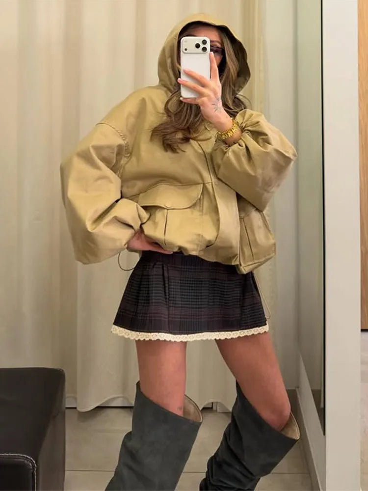 Giacca bomber corta da donna con cappuccio e vita regolabile