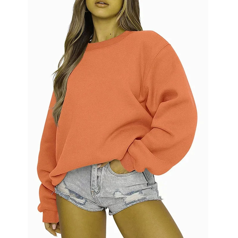 Ensfarvet, løstsiddende sweatshirt til kvinder med rund hals og lange ærmer