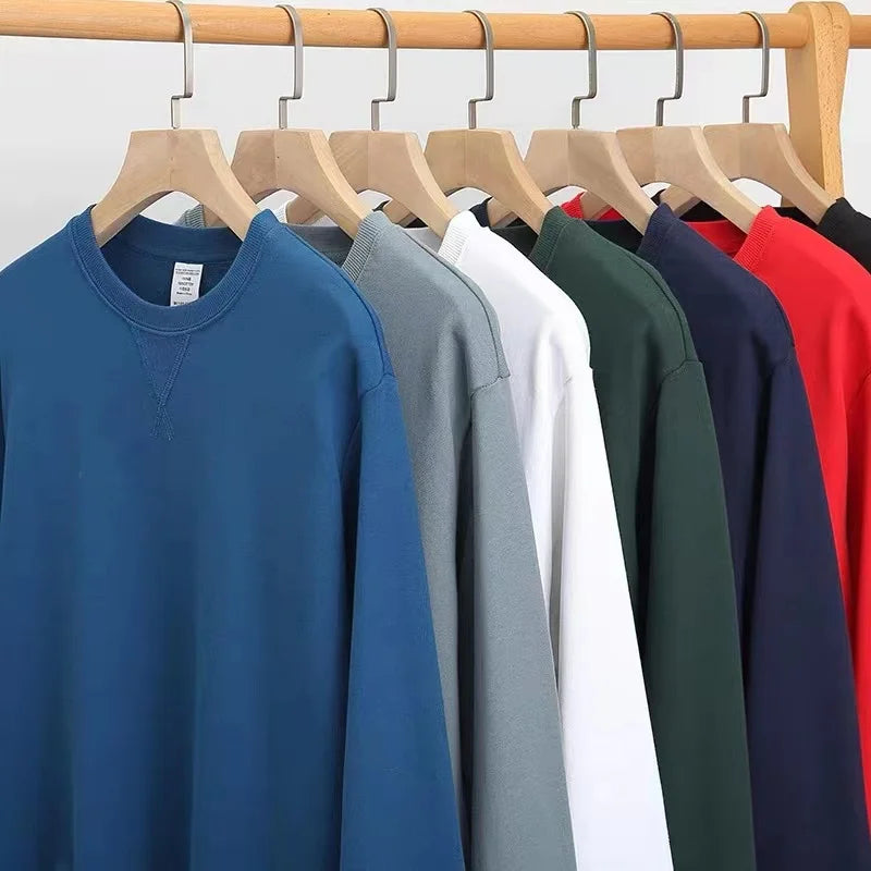 Ensfarvet sweatshirt med rund hals og lange ærmer