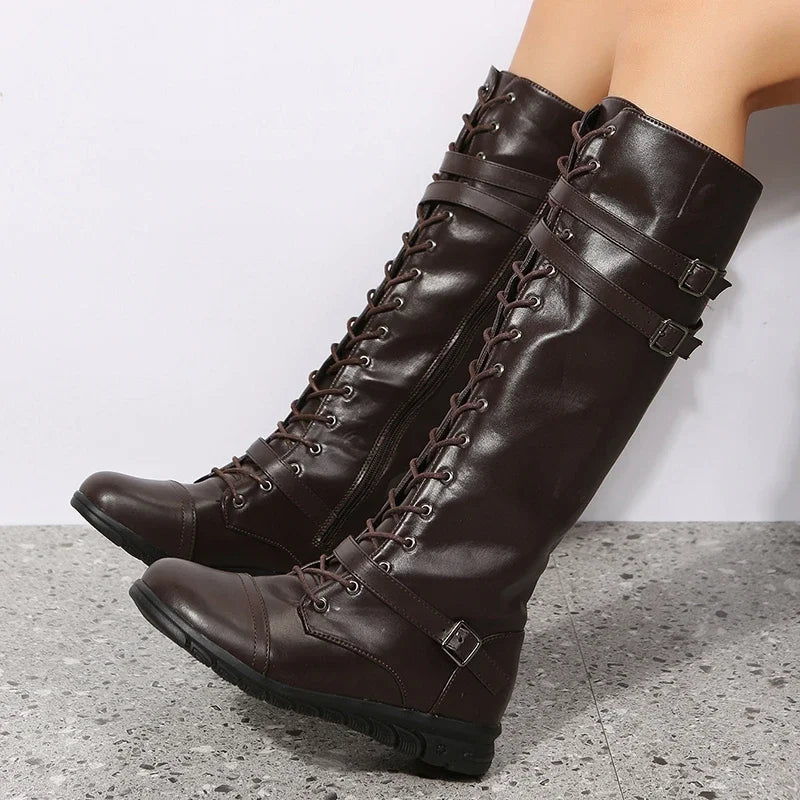 Hellbraune Damenstiefel mit hohem Schaft, Schnürung und Schnallen