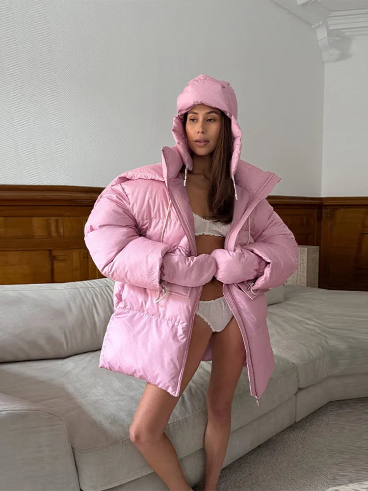 Kort oversized dunjakke til kvinder med hætte og integrerede vanter