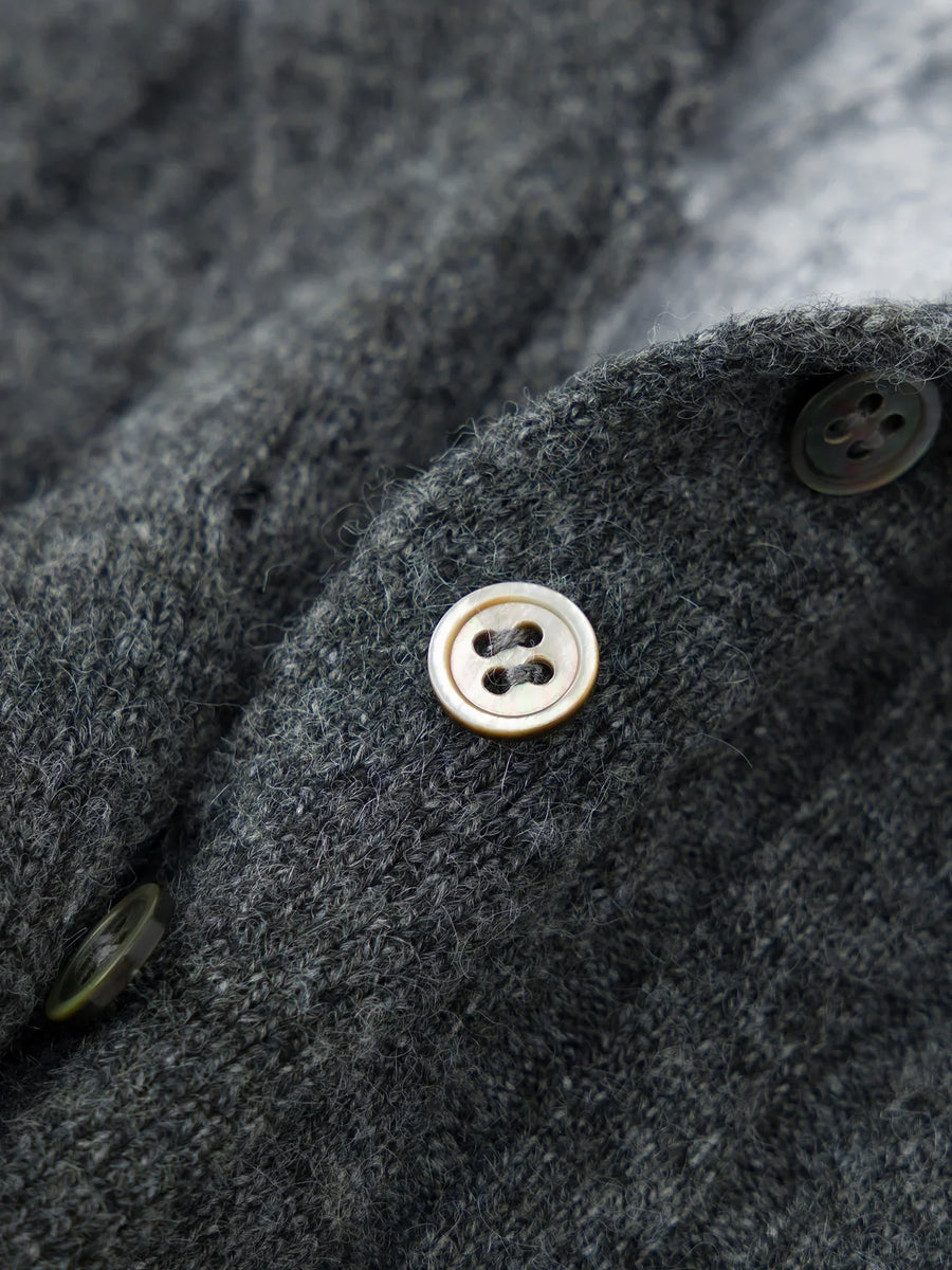 Damski sweter polo w kolorze antracytowym, z dzianiny prążkowanej i długimi rękawami