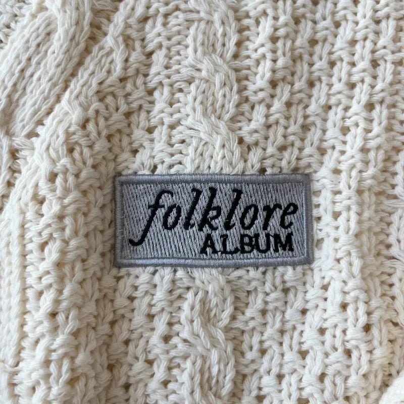Cardigan tricoté crème rayé noir avec étoiles brodées
