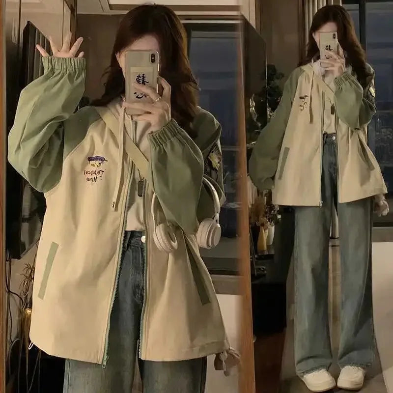 Giacca bicolore da donna con cappuccio beige e verde, casual, stile raglan