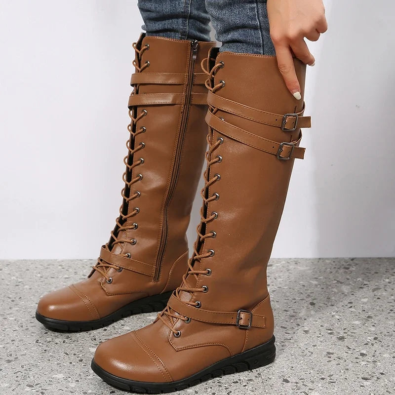 Hellbraune Damenstiefel mit hohem Schaft, Schnürung und Schnallen