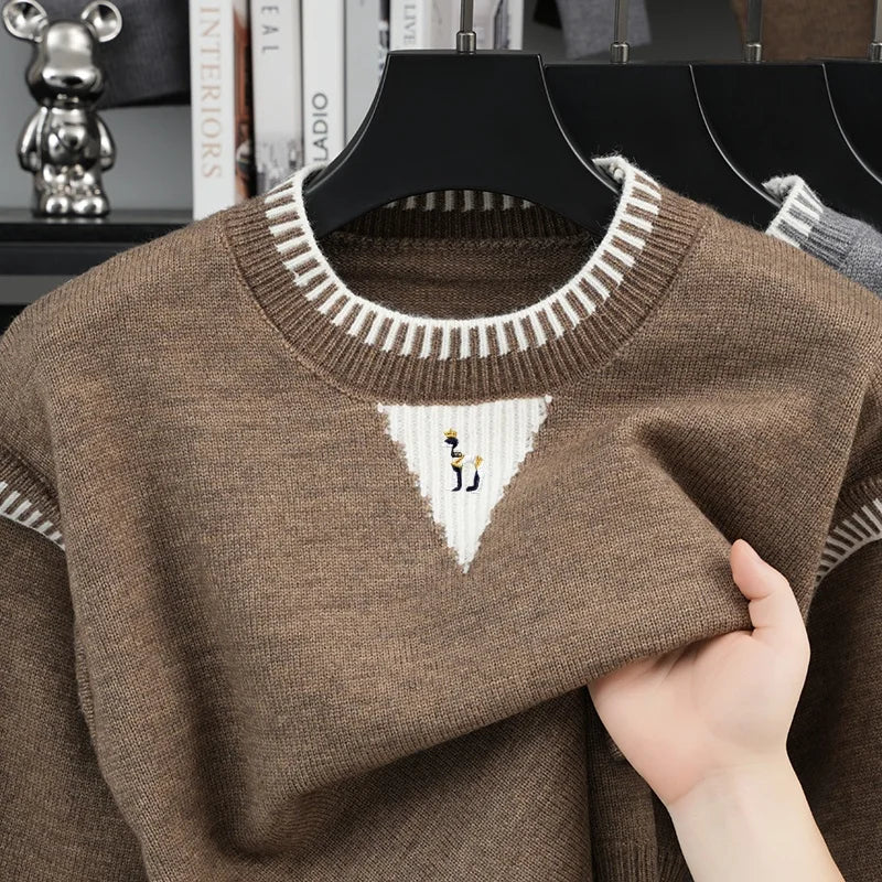 Pull homme col rond motif brodé contrastant tricot à rayures manches longues gris