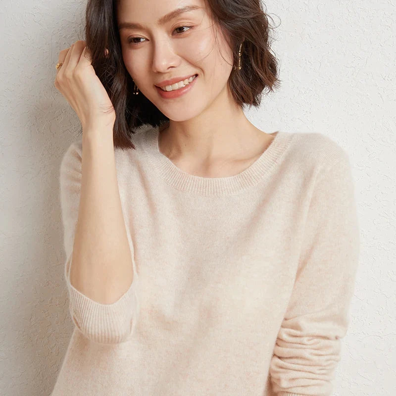 Women's soft-knit solid-color crew-neck long-sleeve sweater