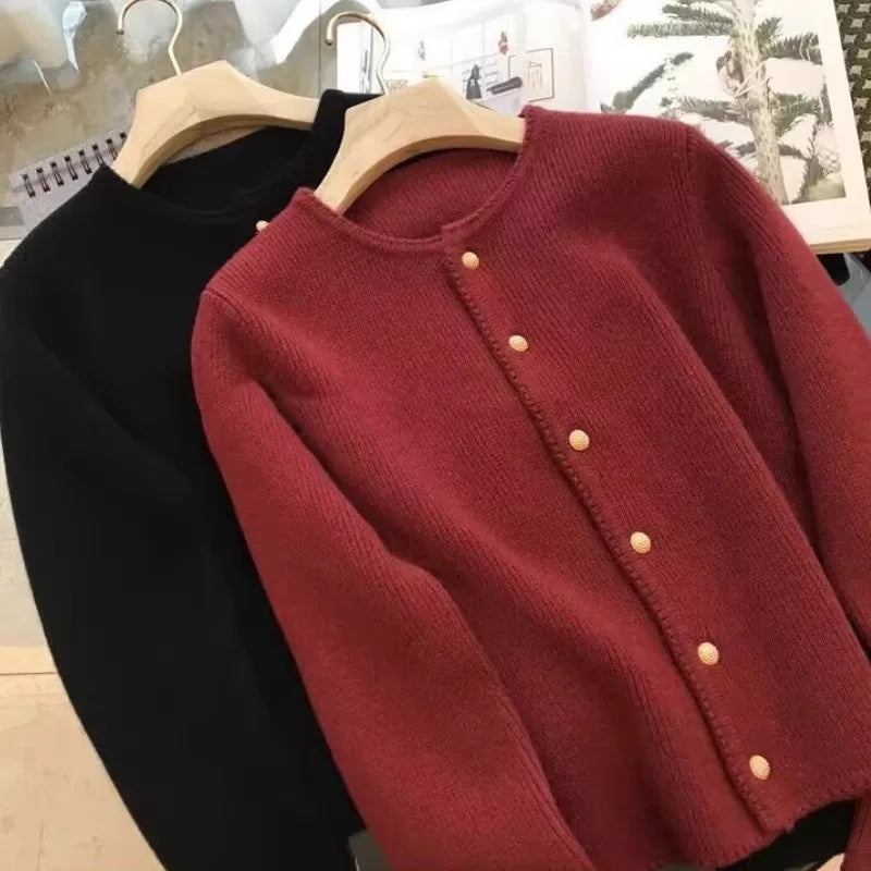 Cardigan da donna in maglia sottile con bottoni dorati, scollo rotondo e maniche lunghe