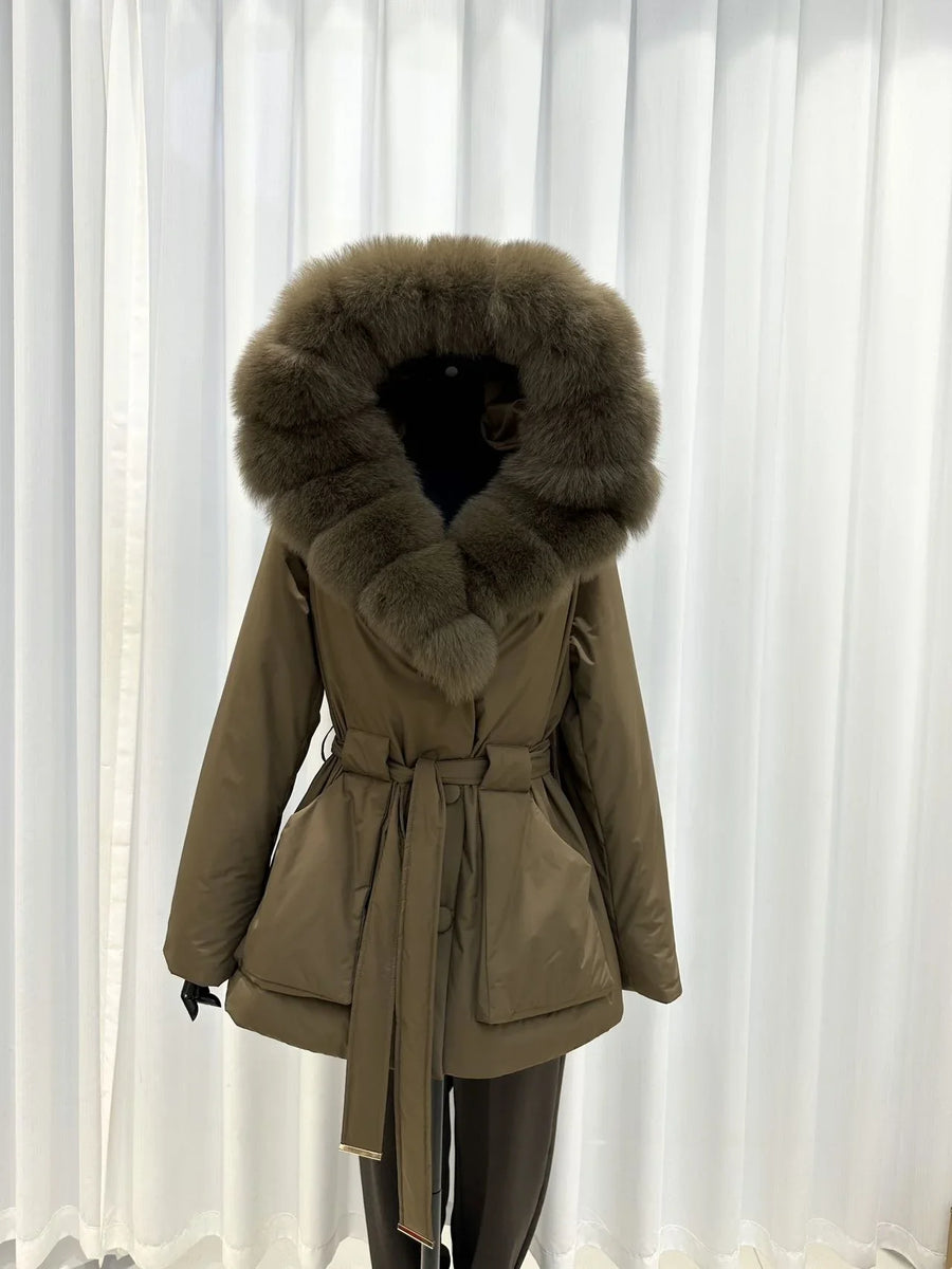 Doudoune courte femme avec capuche bordée de fourrure et ceinture