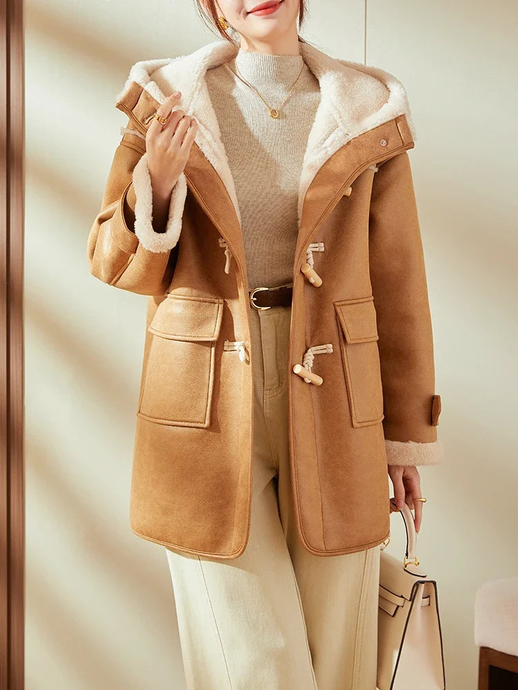Cappotto invernale da donna imbottito e morbido con cappuccio, stile duffle coat, color cammello