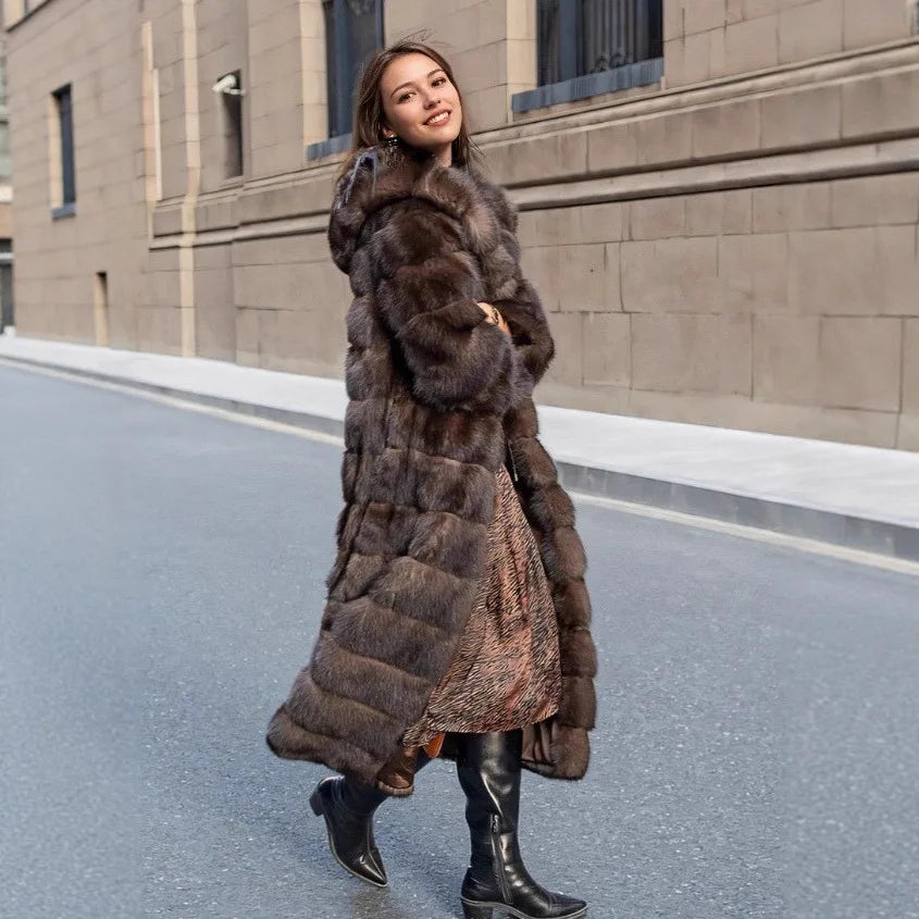 Cappotto lungo da donna con cappuccio in ecopelliccia spessa marrone
