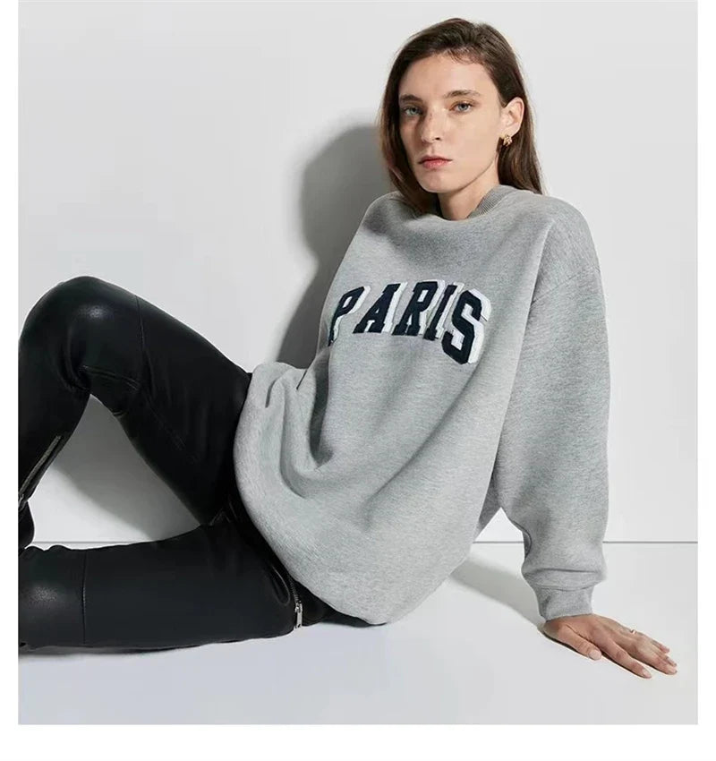 Sweatshirt til kvinder med rund hals og print i grå, bordeaux, sort eller hvid