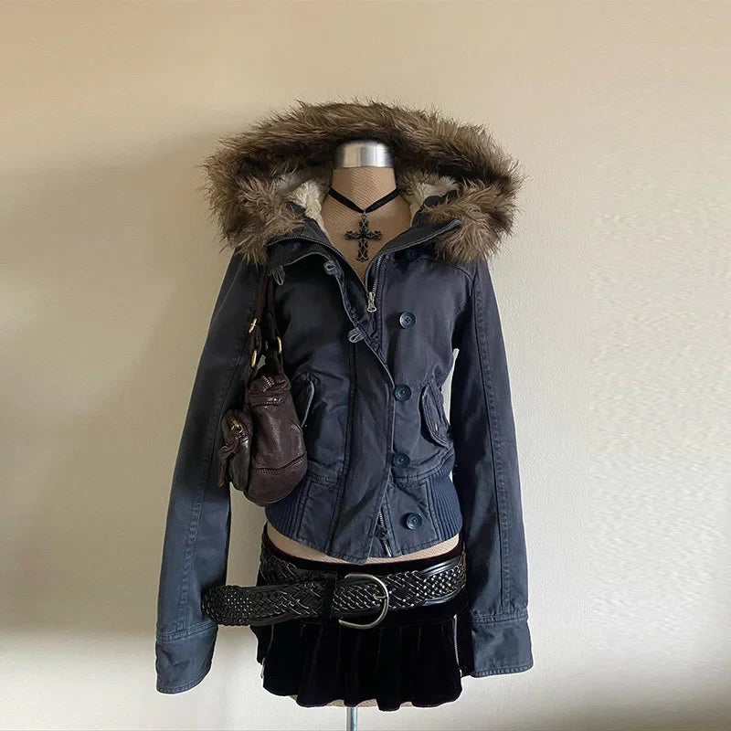 Blouson court Femme à capuche bordée de fausse fourrure et col montant