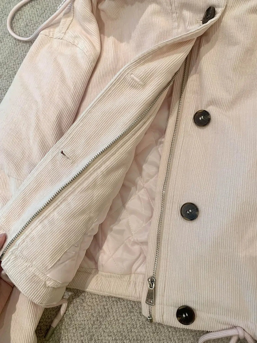 Chaqueta corta rosa pálido con capucha forrada y tejido de canalé