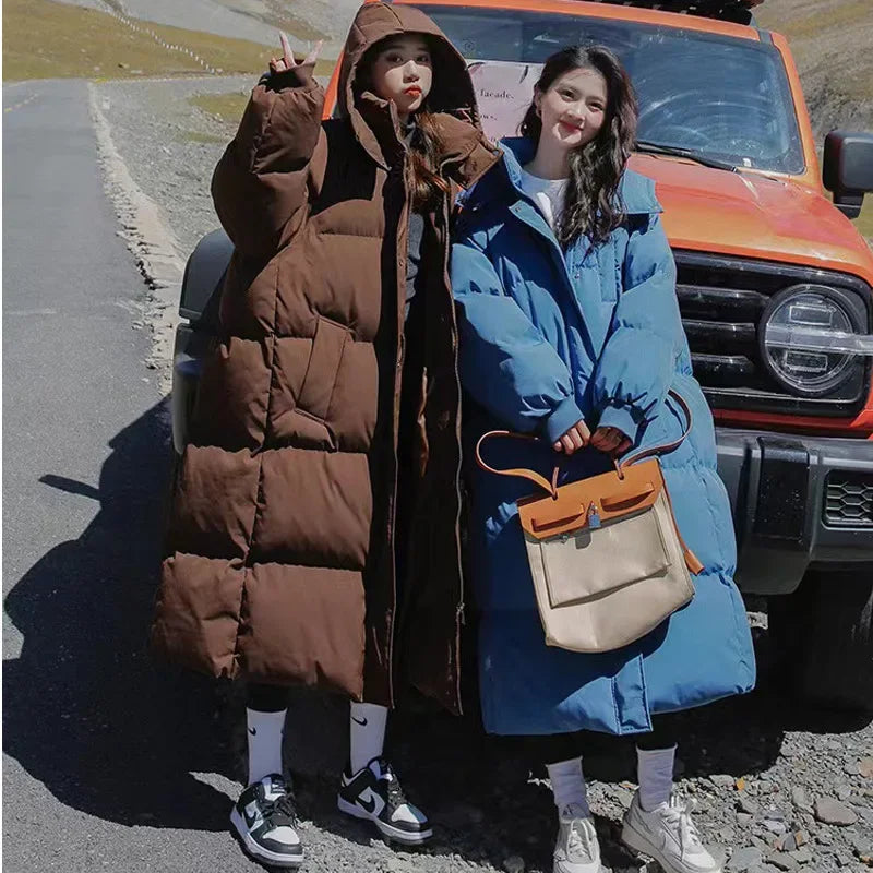 Lang vattert dunjakke til dame med hette og romslig passform