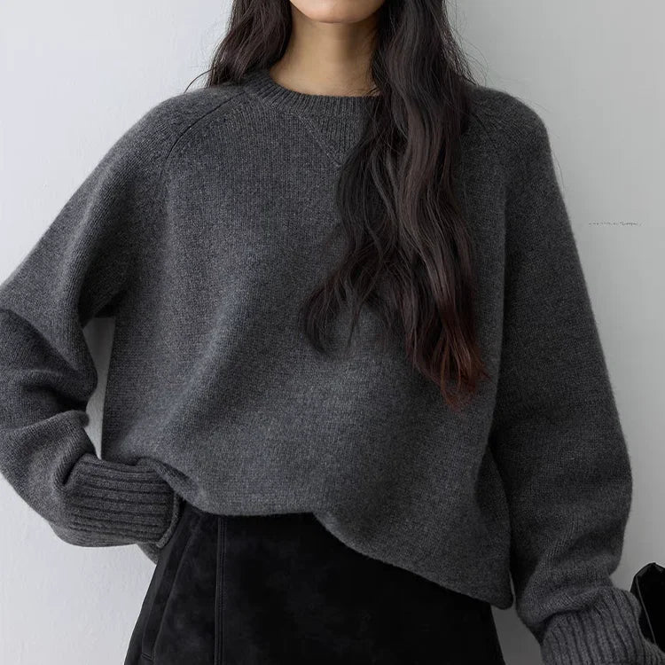 Oversized pullover med rund hals i finstrik, mørkegrå