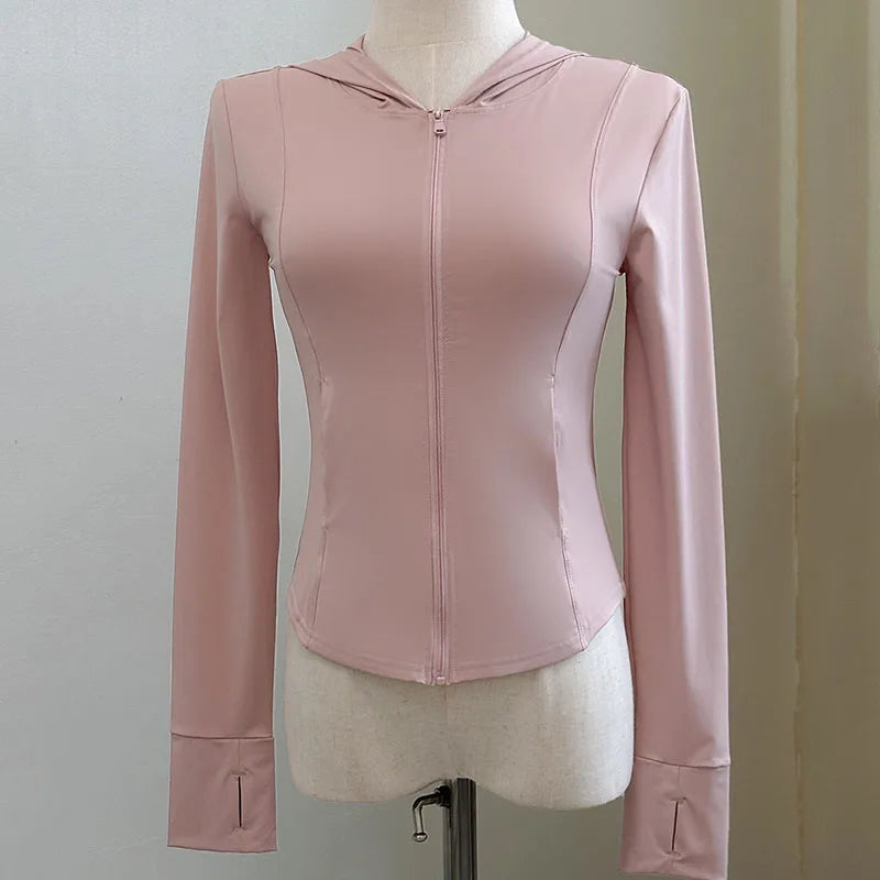 Taillierte Damenjacke mit Kapuze, Reißverschluss und Daumenlöchern, blassrosa
