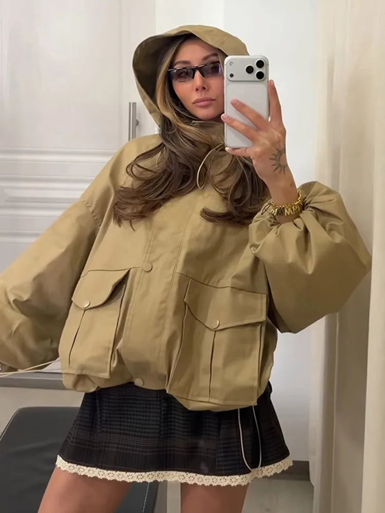 Giacca bomber corta da donna con cappuccio e vita regolabile