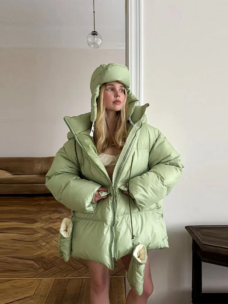 Kort oversized dunjakke til kvinder med hætte og integrerede vanter